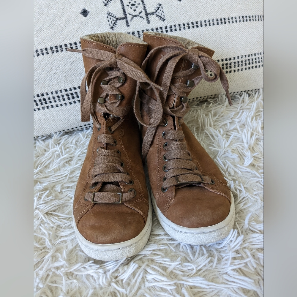Ugg women's lace up shoes size 6.5